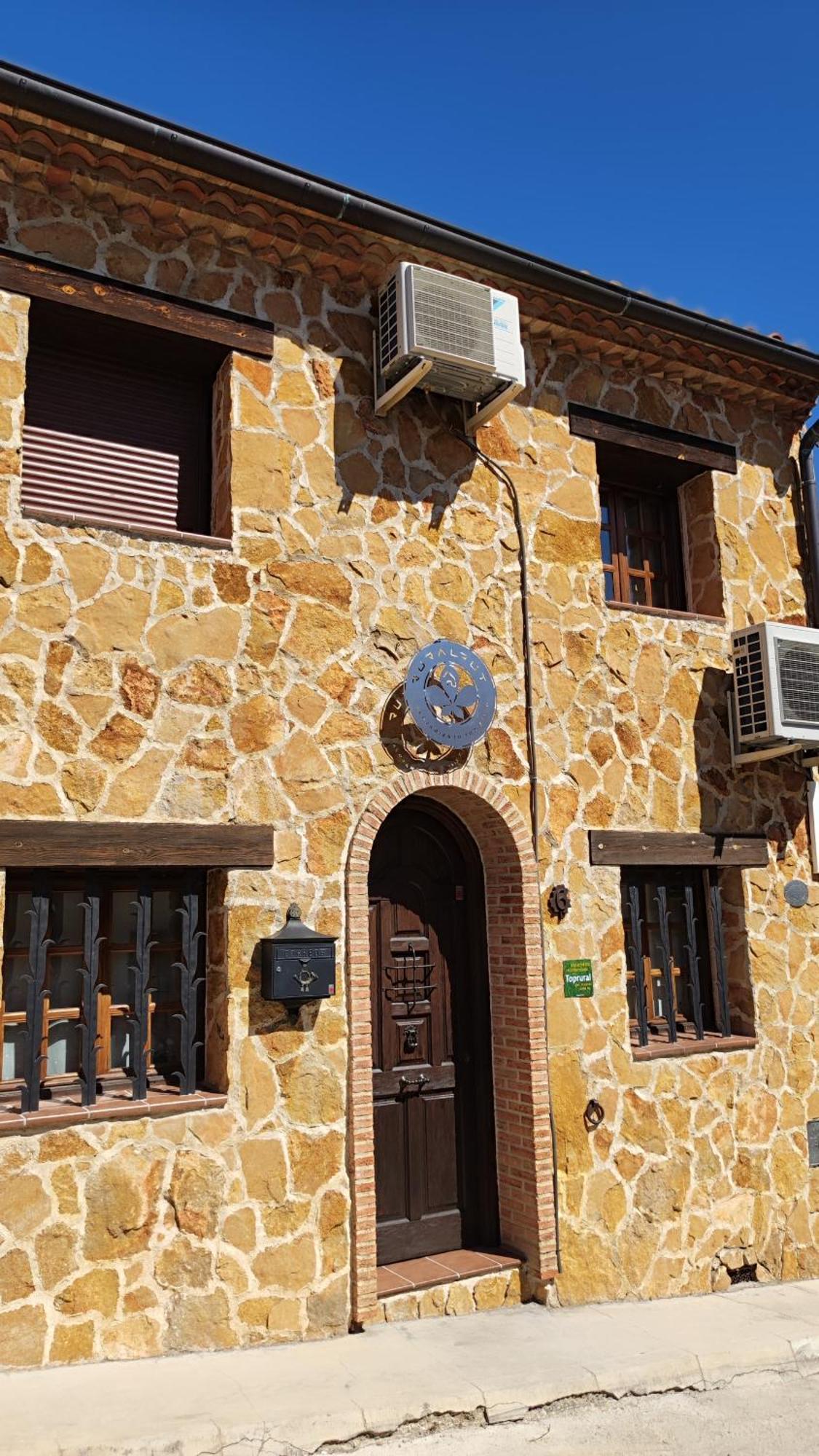 Ruralrut-El Tiemblo Wifi, Cabina De Hidromasaje, Aire Acondicionado Y A Pocos Metros De Zonas De Bano Naturales Exteriér fotografie
