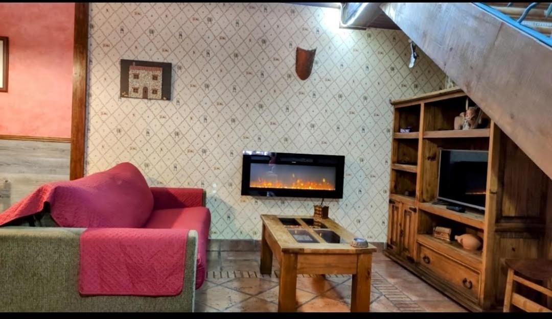 Ruralrut-El Tiemblo Wifi, Cabina De Hidromasaje, Aire Acondicionado Y A Pocos Metros De Zonas De Bano Naturales Exteriér fotografie
